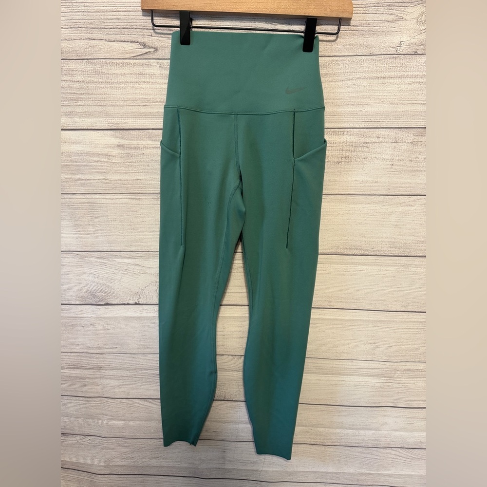 Flash sale! Nike Women's Universa Medium-Support High-Waisted 7/8 Leggings